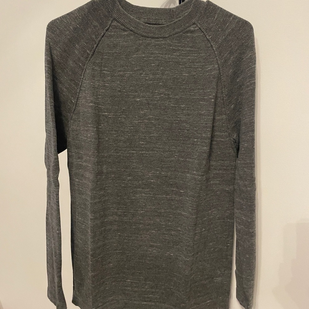 Gray long sleeve shirt, great for the fall and winter!